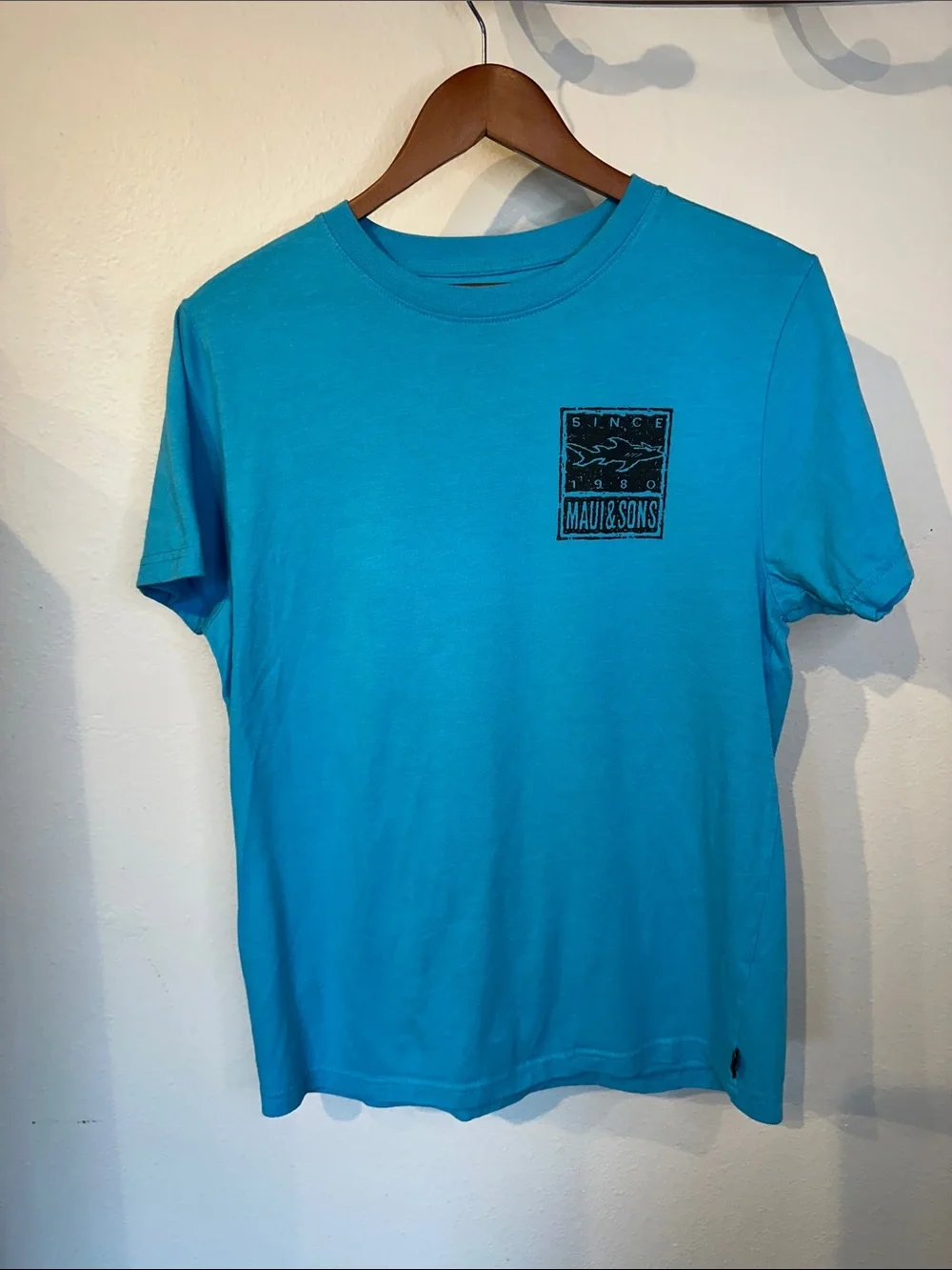 VTG Maui & Son’s Shark Short Sleeve Crewneck T-Shirt